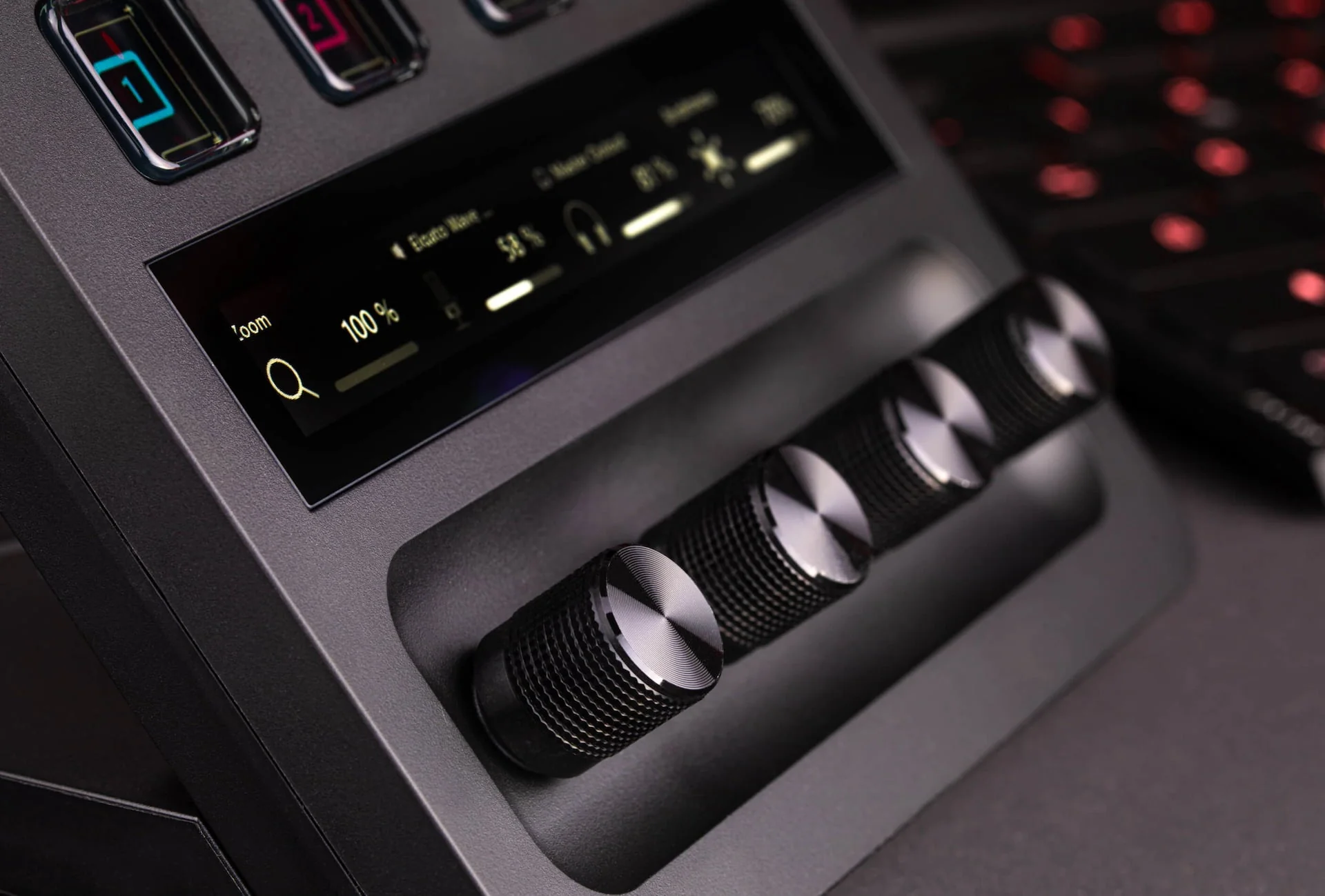 Elgato Stream Deck tech with customizable LCD keys, dials, and touch strip - Image 21