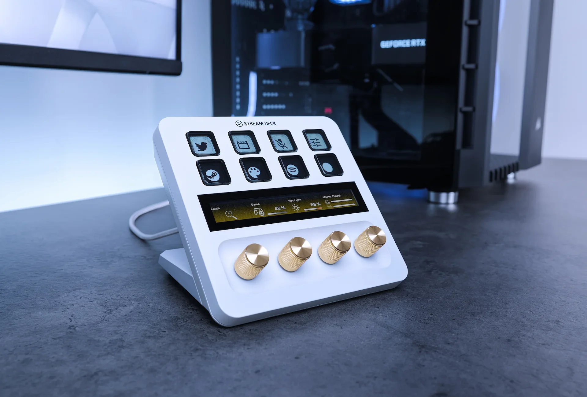 Elgato Stream Deck tech with customizable LCD keys, dials, and touch strip - Image 35